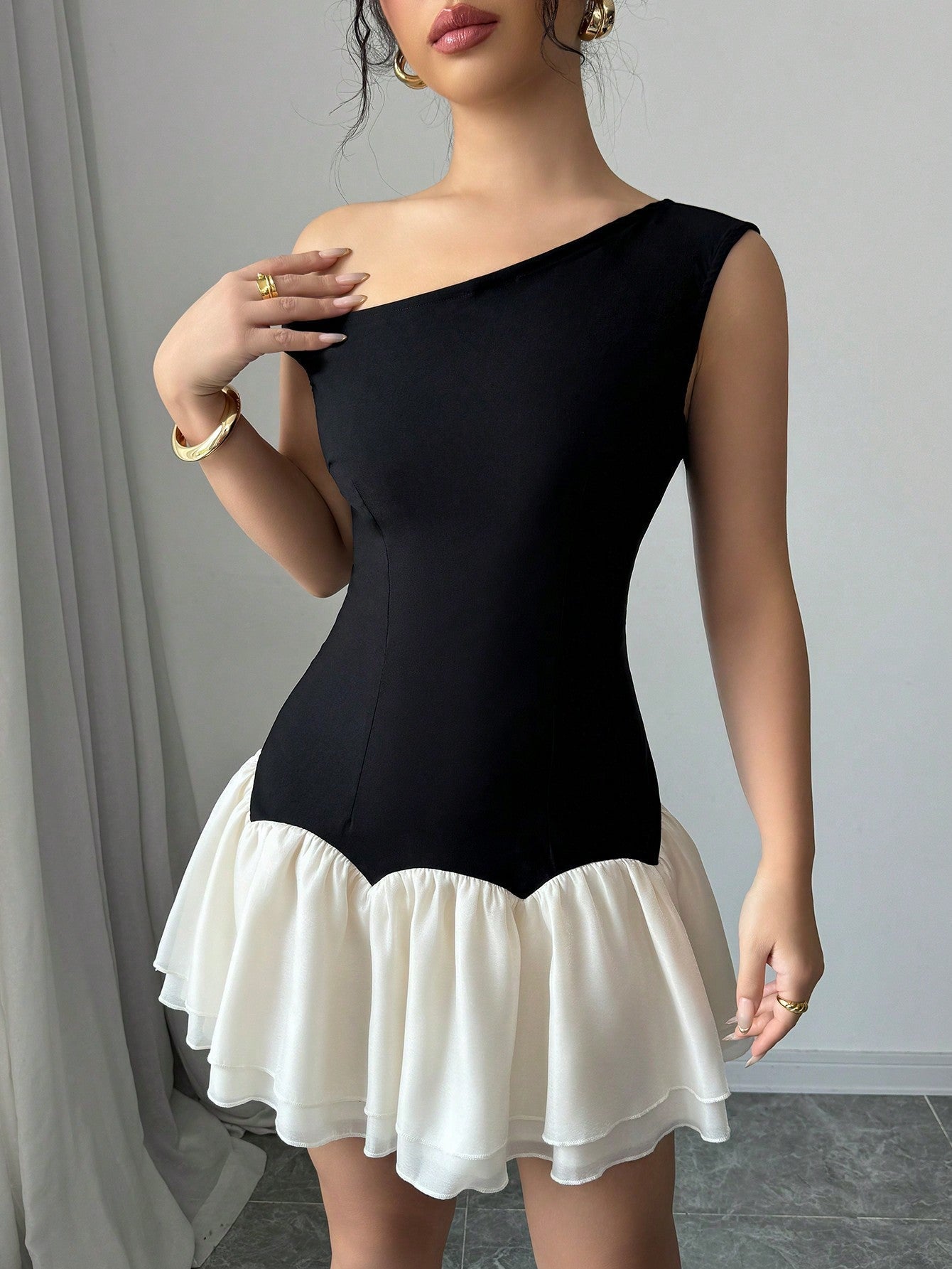 Dark And Light Color Block Woven Twill Splicing Organza Design Sleeveless Asymmetric Off-Shoulder New Women's Black Short Dress