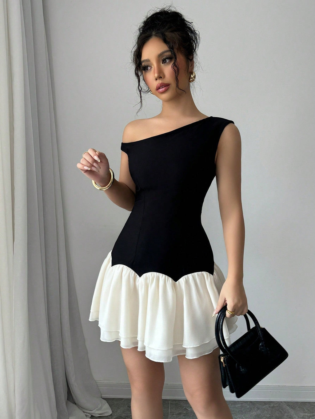Dark And Light Color Block Woven Twill Splicing Organza Design Sleeveless Asymmetric Off-Shoulder New Women's Black Short Dress