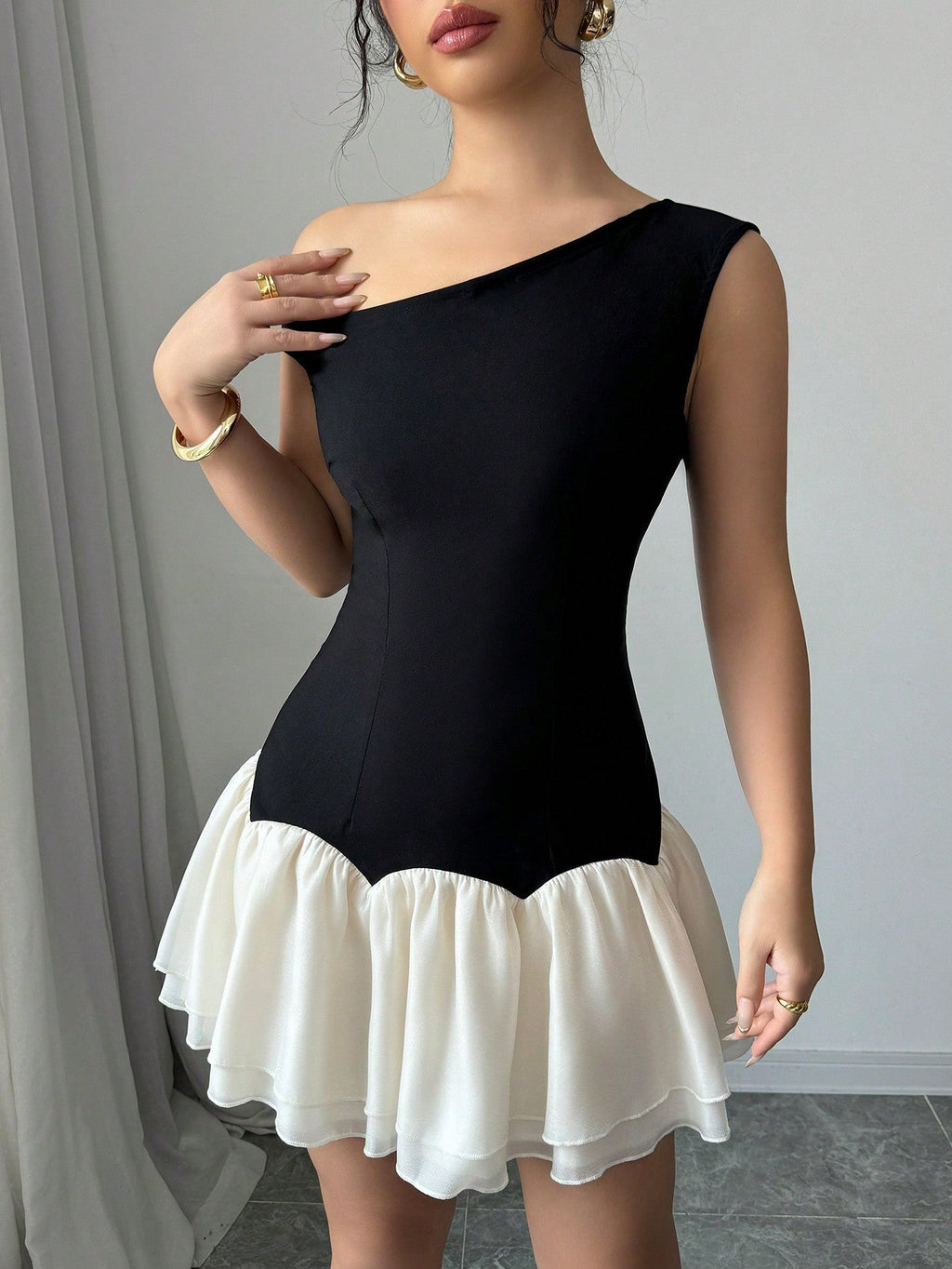 Dark And Light Color Block Woven Twill Splicing Organza Design Sleeveless Asymmetric Off-Shoulder New Women's Black Short Dress